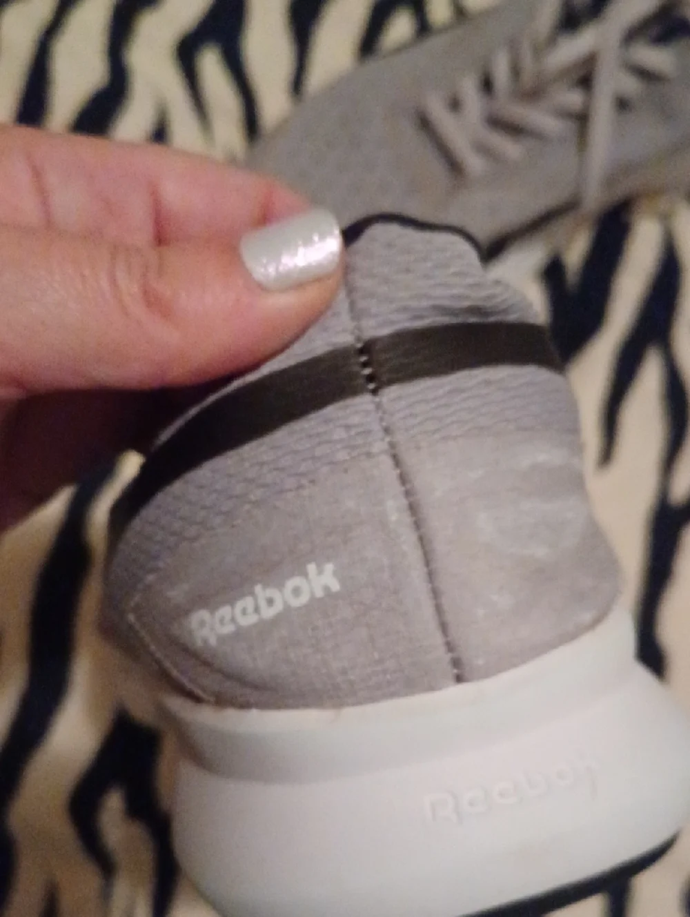 -- Reebok Men's Lightweight Grey Athletic Sneakers Size 8.5